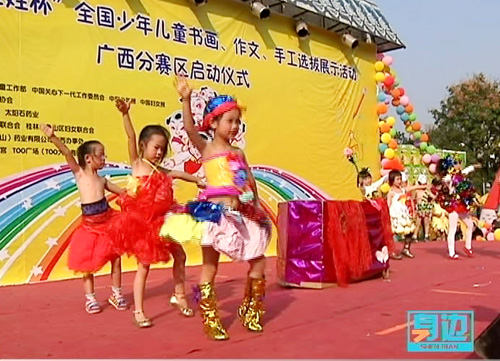 幼儿园的小朋友们分别展示了他们的环保_幼儿999 幼儿园的小朋友们分别展示了他们的环保